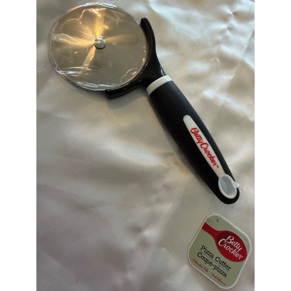 Betty Crocker Pizza Cutter Stainless Steel Blade Black Ergonomic Handle 92896